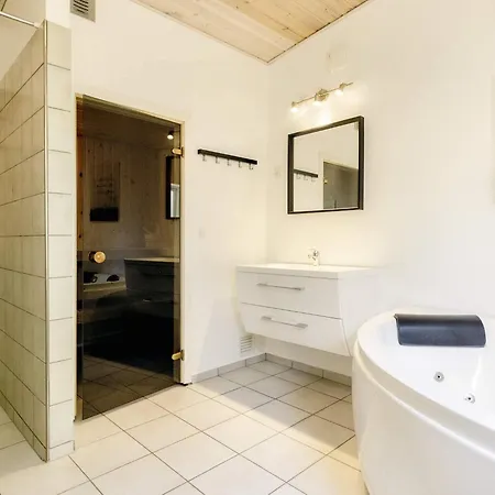 10 Person In * Hadsund